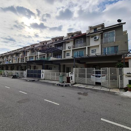3Storey House 13Pax Family Suite Bayan Lepas Eksteriør billede