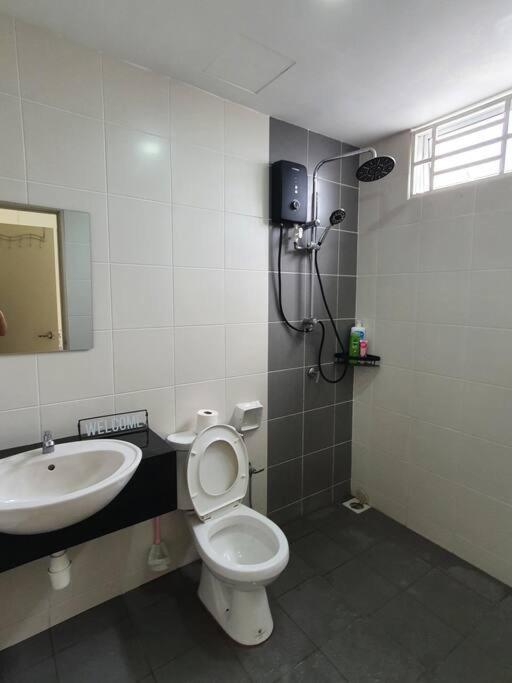 3Storey House 13Pax Family Suite Bayan Lepas Eksteriør billede